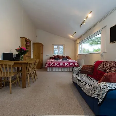 Self-catering Studio, Kitchen, Parking * Bristol