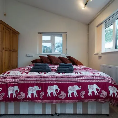 Self-catering Studio, Kitchen, Parking *