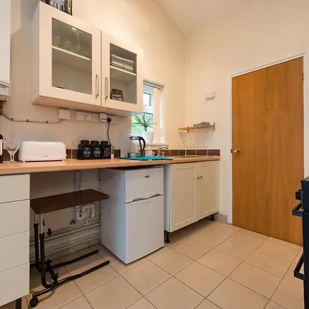 Daire Self-catering Studio, Kitchen, Parking